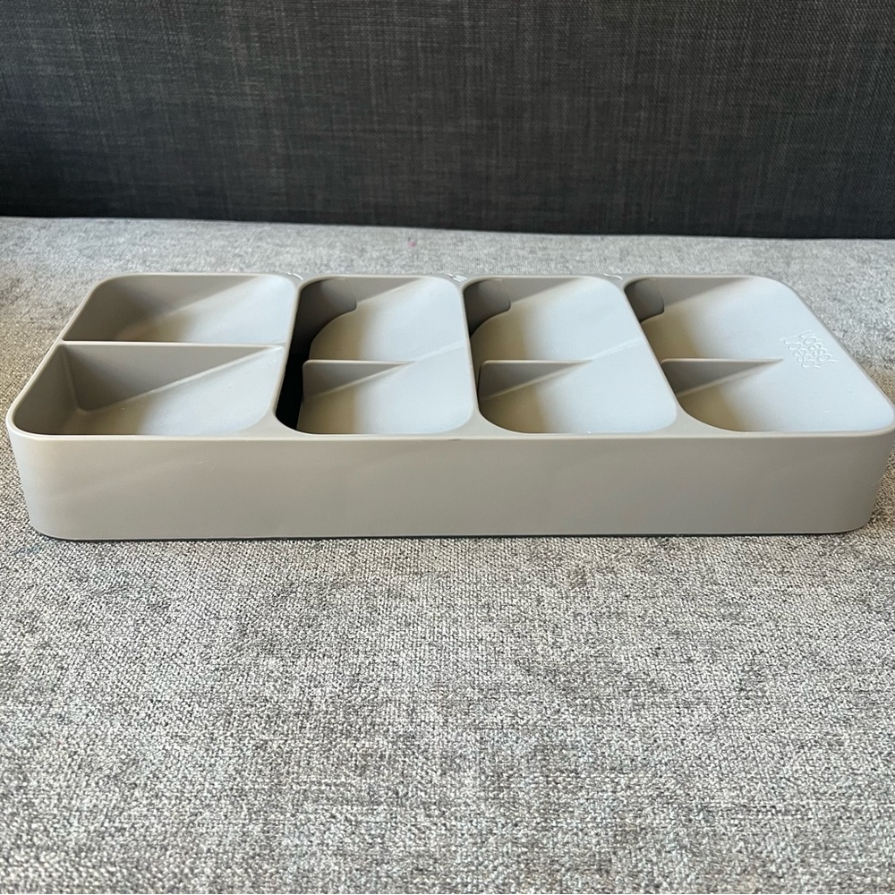Joseph Joseph Silverware Organizer in Gray